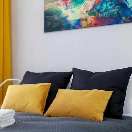 Yellow Sunset Apartment Warsaw