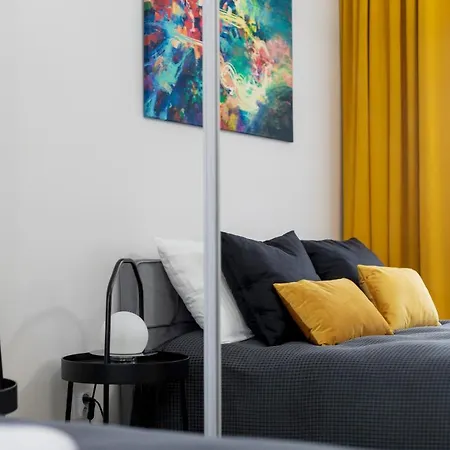 Yellow Sunset Apartment *