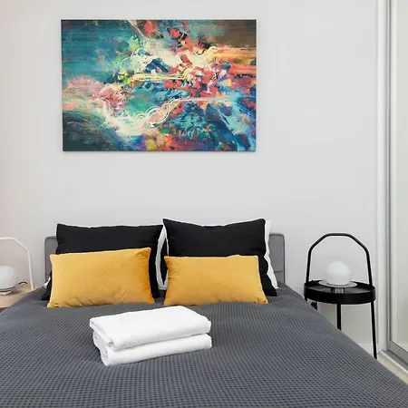 Yellow Sunset Apartament *