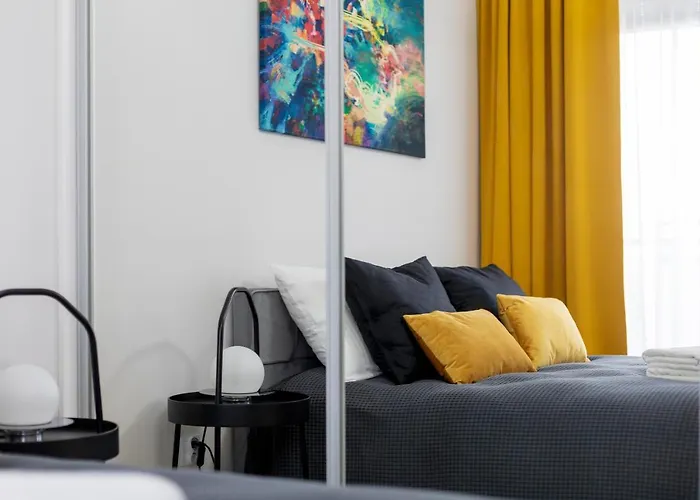 Yellow Sunset Apartment *