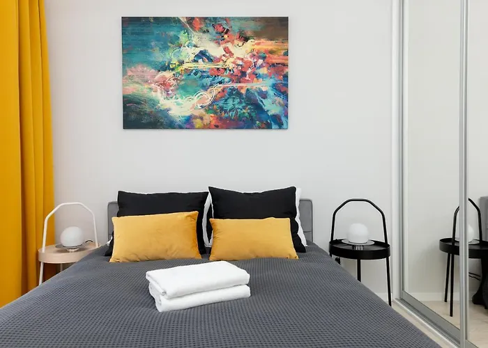 Yellow Sunset Apartment *