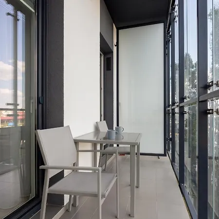 Yellow Sunset アパート ワルシャワ